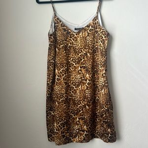 Leopard flowy dress m